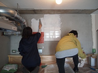 Diy施工 キッチンの壁タイル Marumo工房 広島 埼玉 ２拠点の左官屋 左官 タイルのｄｉｙ施工もサポートします